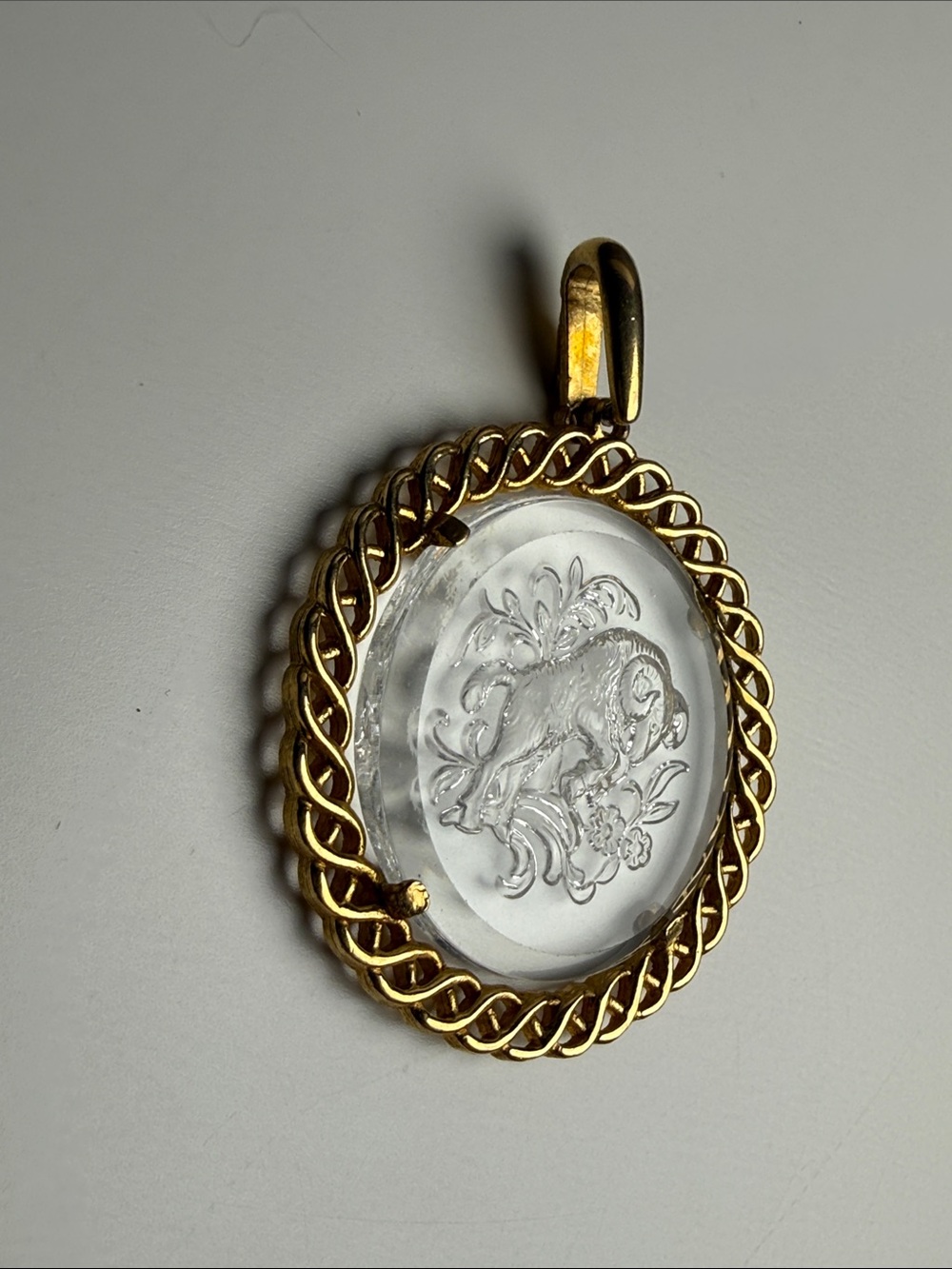 ⭐️ Vintage Crown Trifari Gold-Tone Ram Intaglio Pendant Necklace charm stunning - Picture 5 of 11
